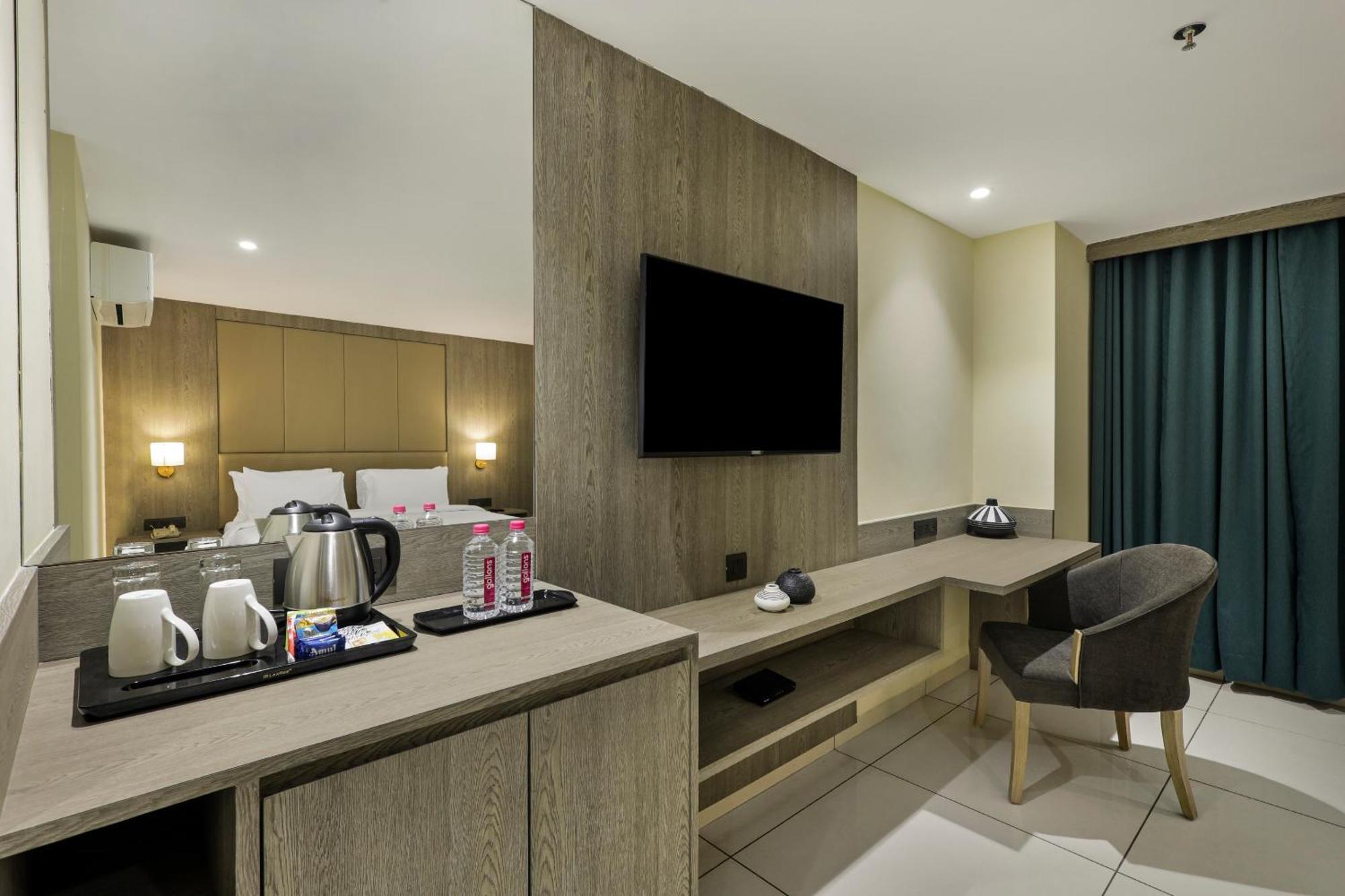 Sunday Hotel 바도다라 외부 사진