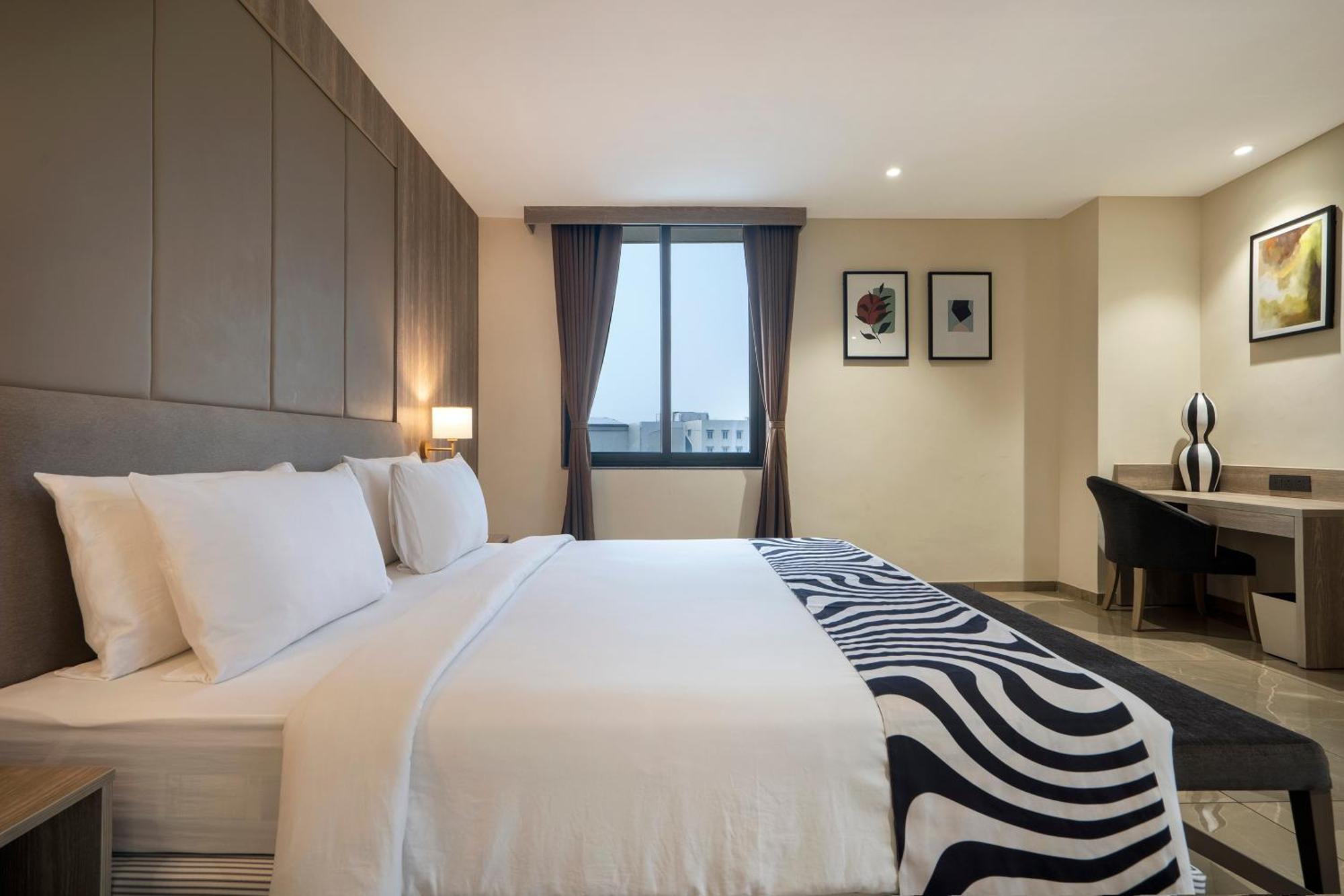 Sunday Hotel 바도다라 외부 사진