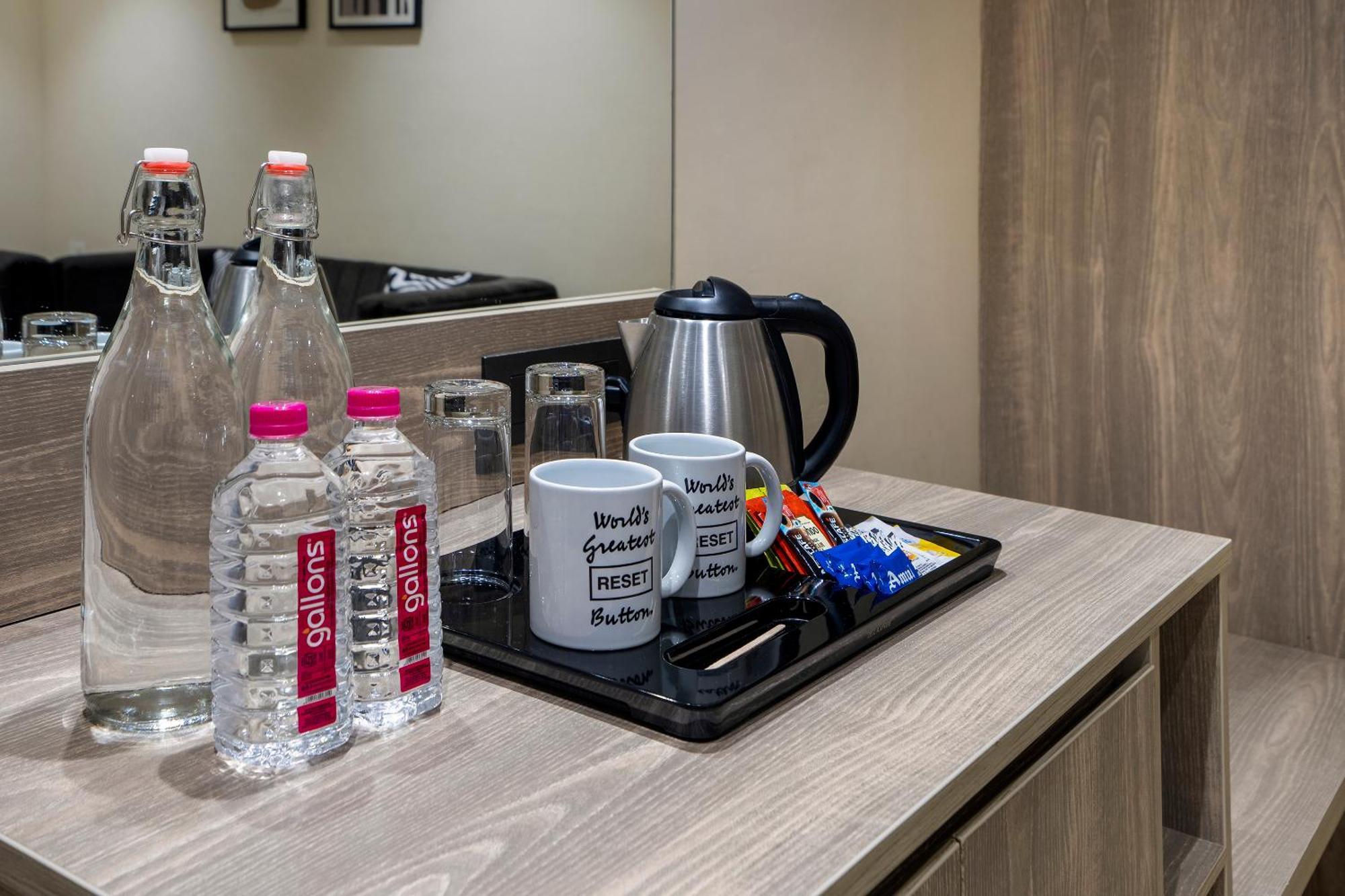 Sunday Hotel 바도다라 외부 사진