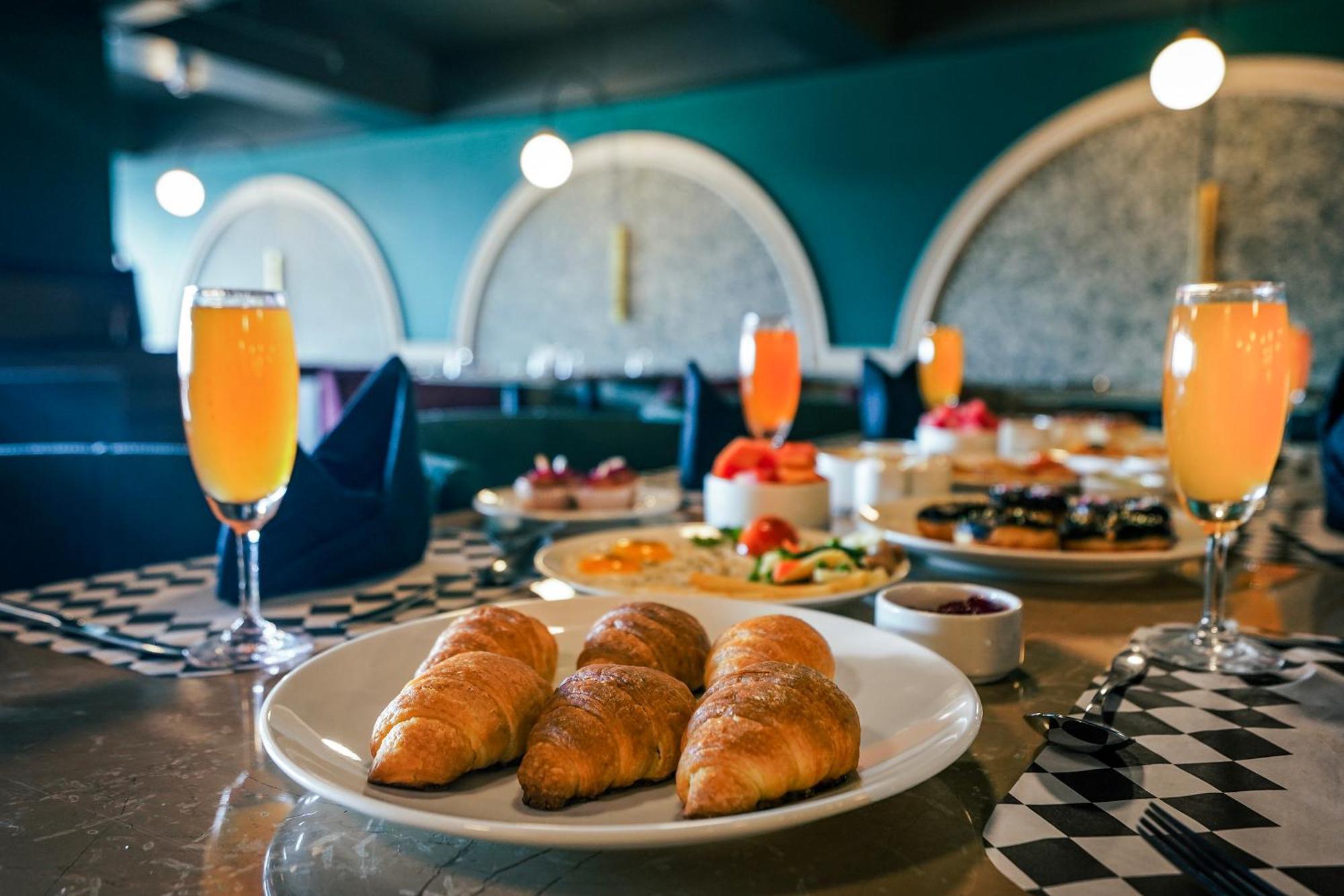 Sunday Hotel 바도다라 외부 사진