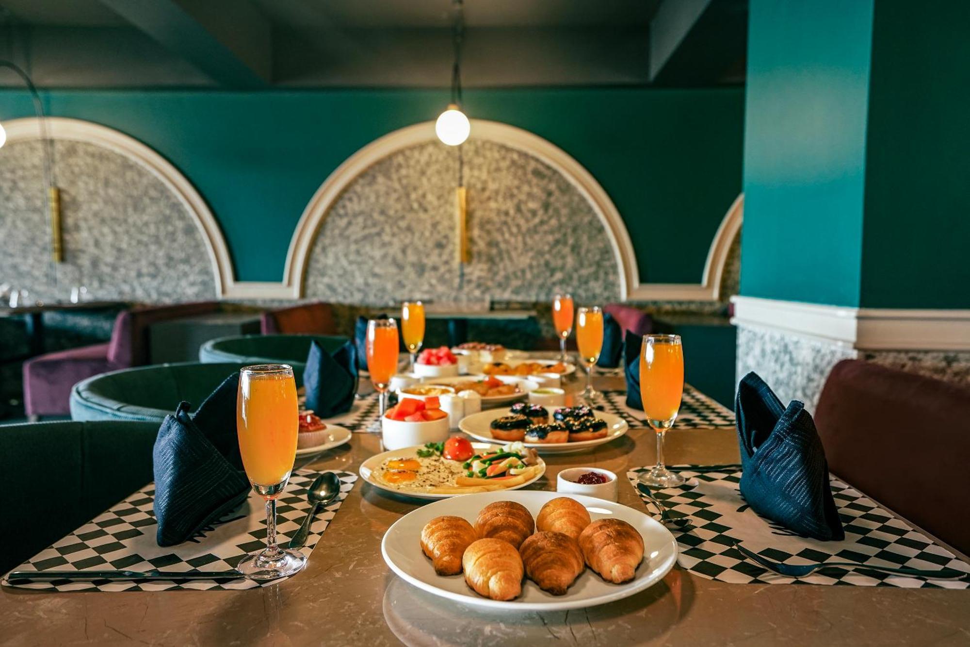Sunday Hotel 바도다라 외부 사진