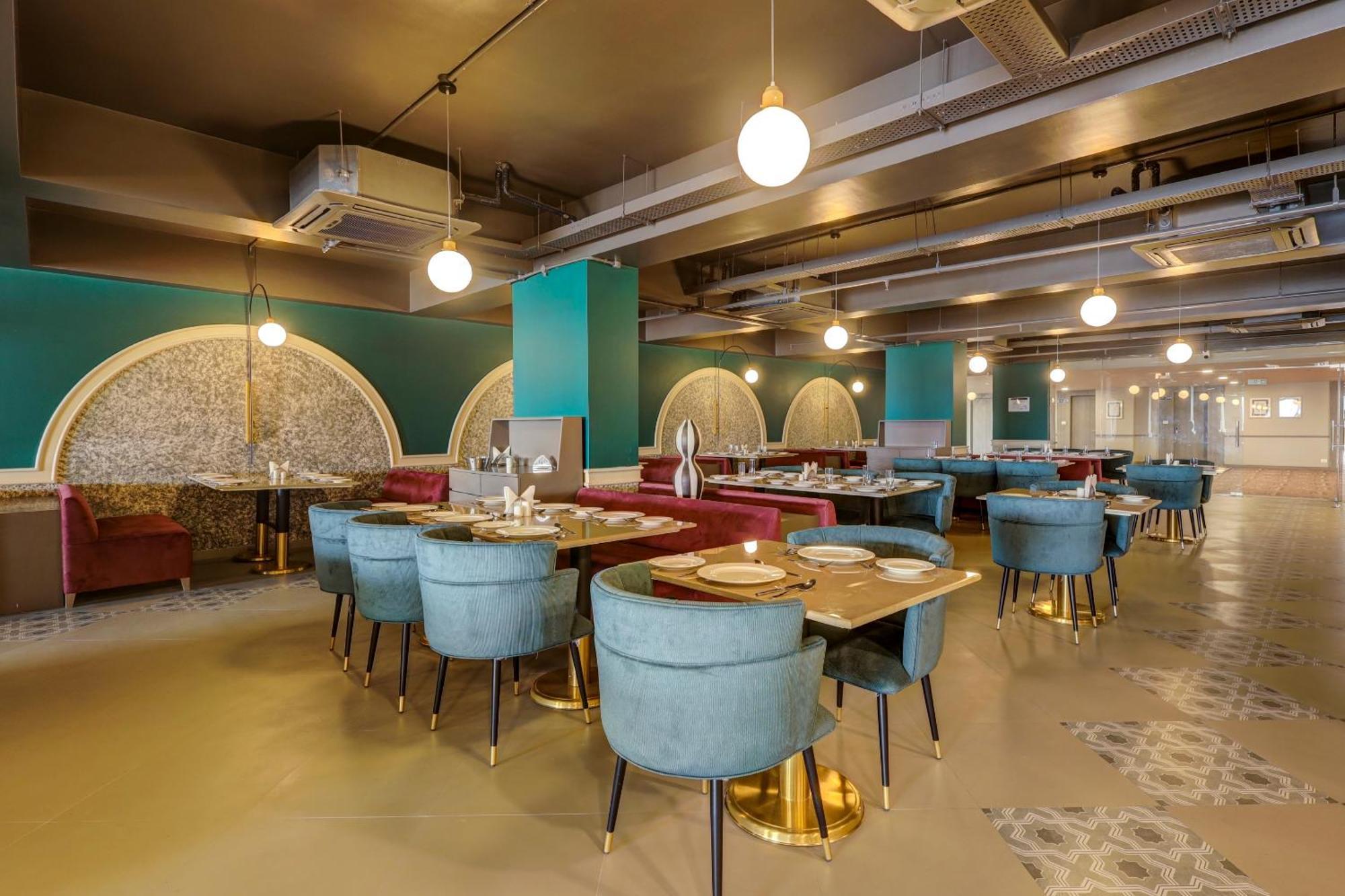 Sunday Hotel 바도다라 외부 사진