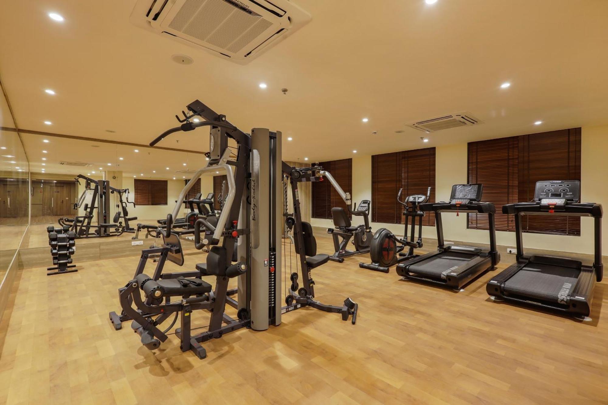Sunday Hotel 바도다라 외부 사진