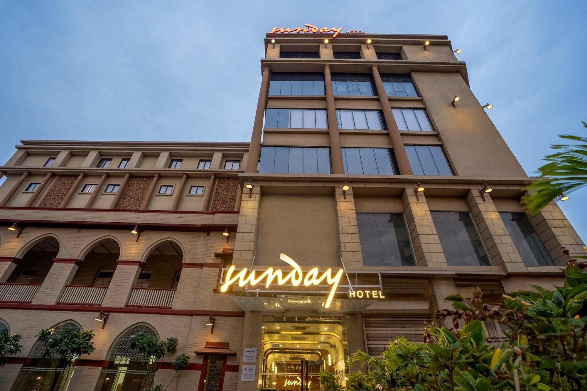 Sunday Hotel 바도다라 외부 사진