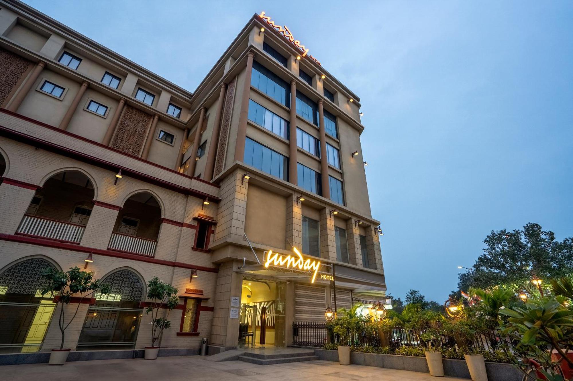 Sunday Hotel 바도다라 외부 사진