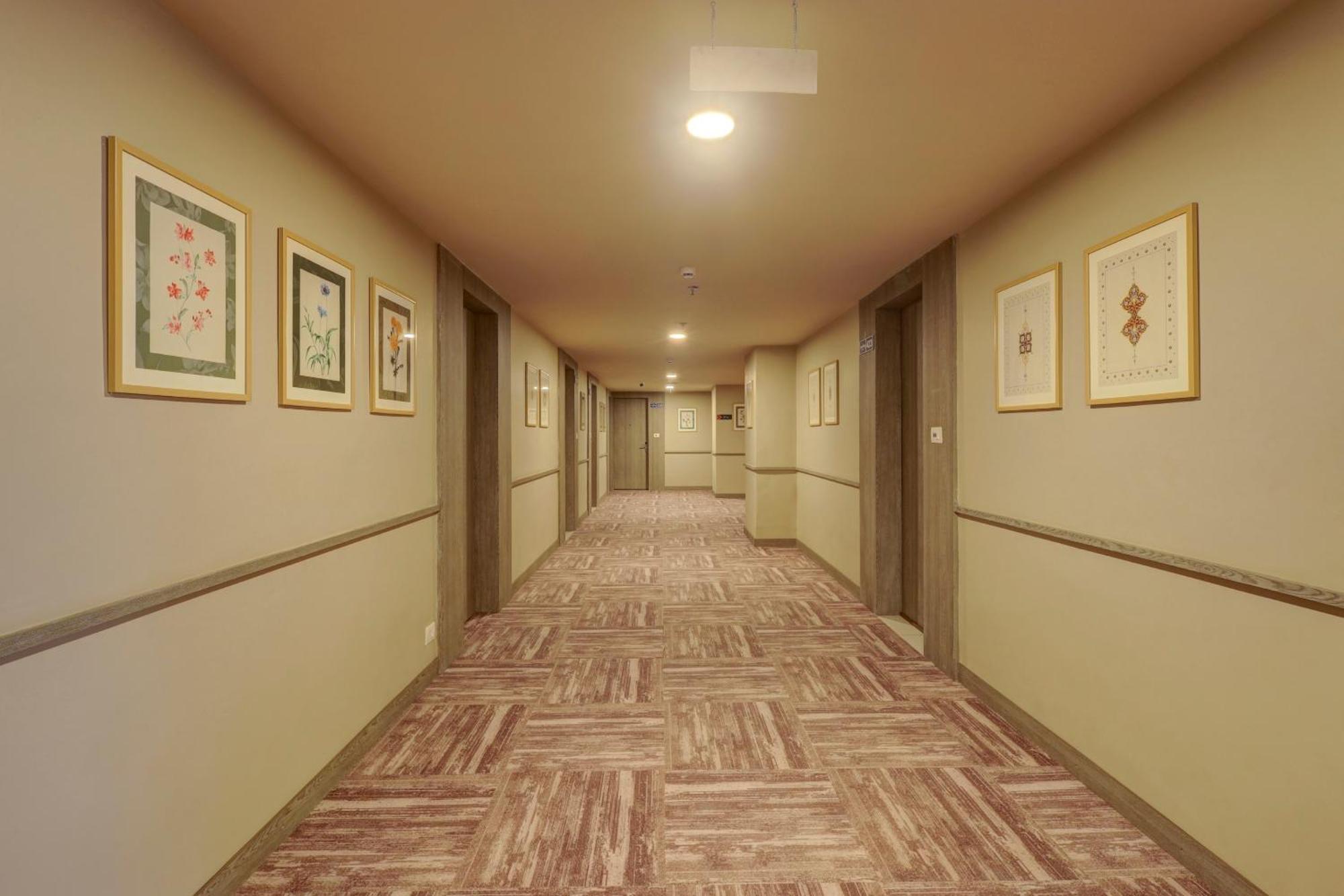 Sunday Hotel 바도다라 외부 사진