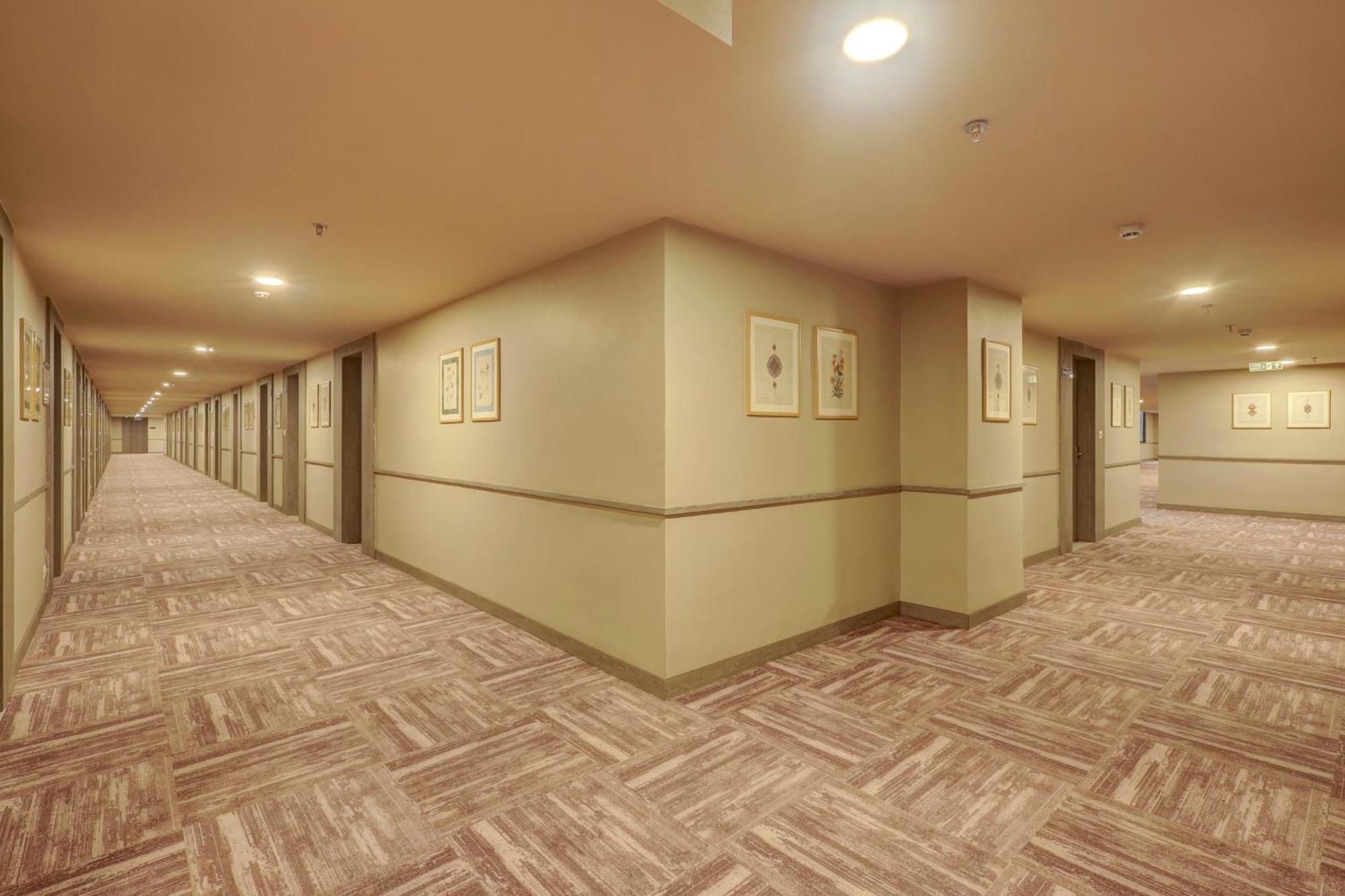 Sunday Hotel 바도다라 외부 사진