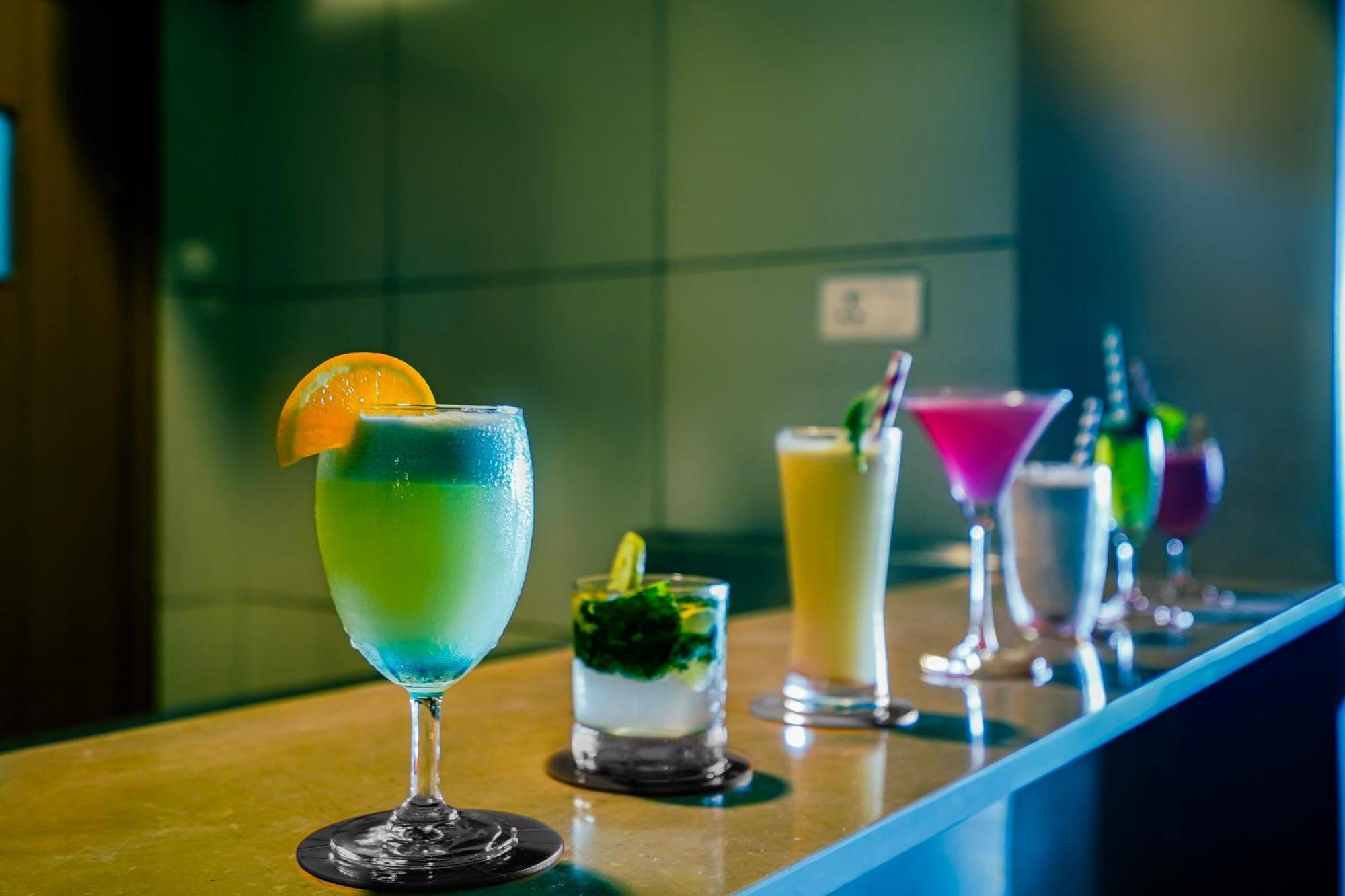 Sunday Hotel 바도다라 외부 사진