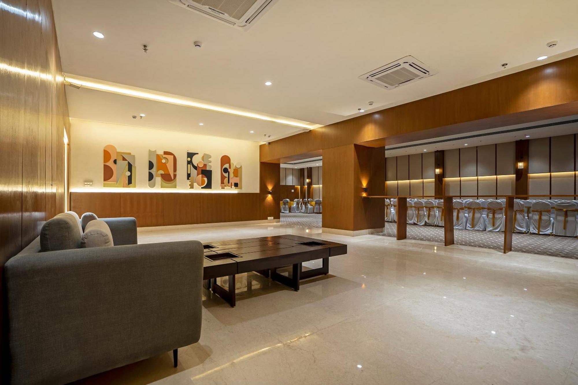 Sunday Hotel 바도다라 외부 사진